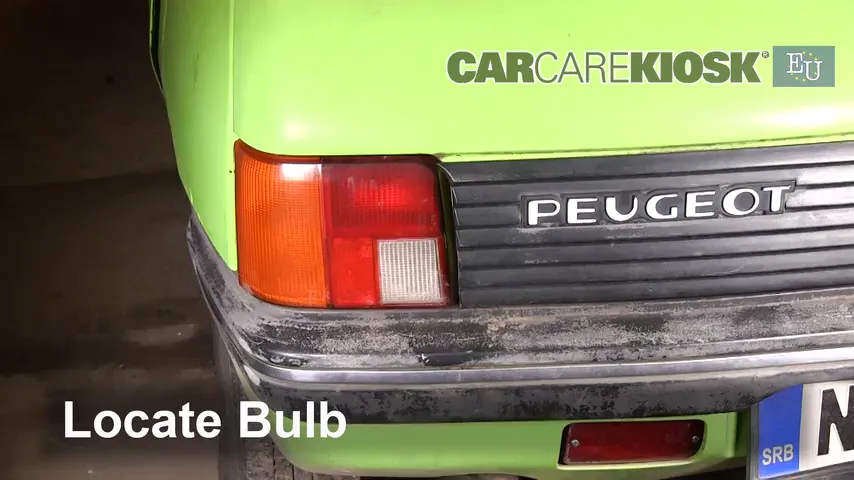 1986 Peugeot 205 GL 1.1L 4 Cyl. Éclairage Feu clignotant arrière (remplacer l'ampoule)